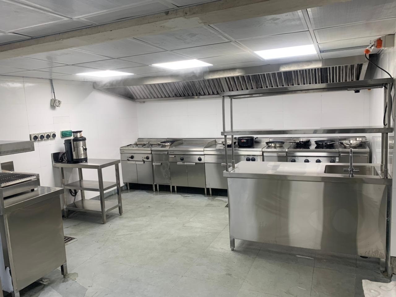 Commercial kitchen fabricated by RASI Kitchen Equipment